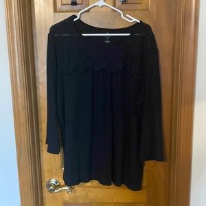 Black blouse with lace accent size 1X. Saint johns bay.